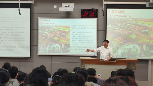 图2海江波老师在讲解.jpg
