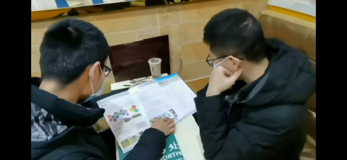 和学生代表线下交流.jpg